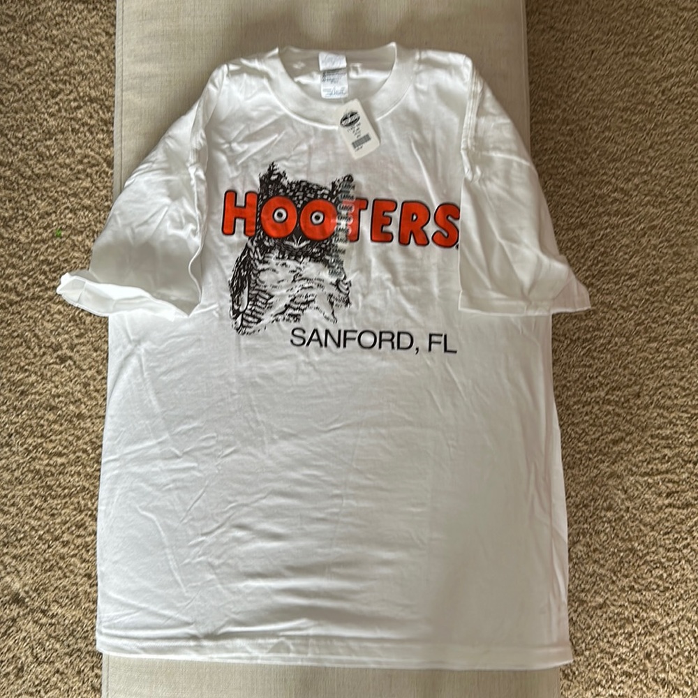 Large Hooters t shirt